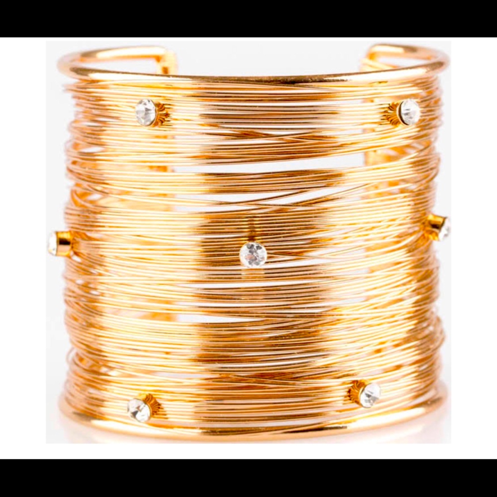 💜Paparazzi Jewelry. Gold Wrist Cuff 💜